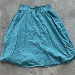 Chic Teal midi skirt with polka dots